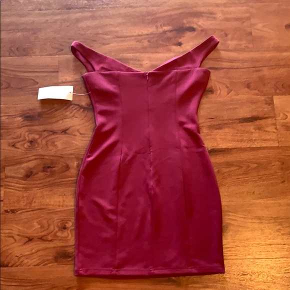 Deep magenta off the shoulder mini dress - Picture 3 of 3
